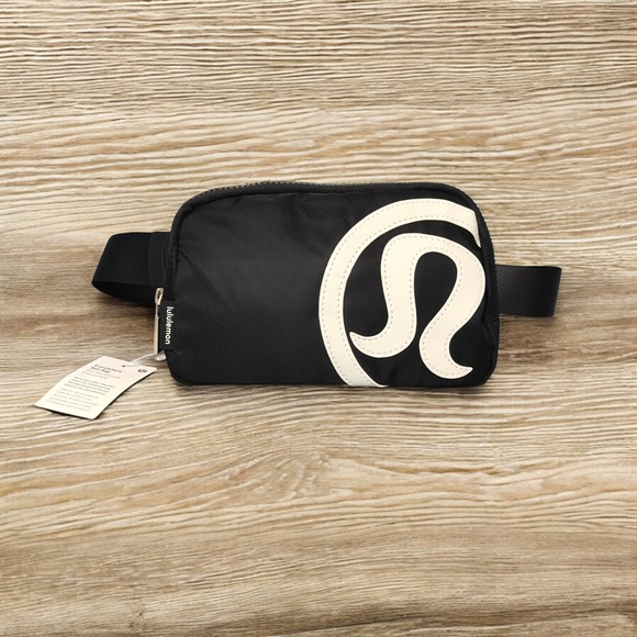 lululemon athletica Black and White Crossbody Bag - Picture 1 of 7